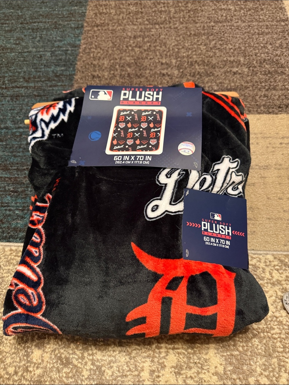 MLB Detroit Tigers Plush Blanket - Black, Orange & White